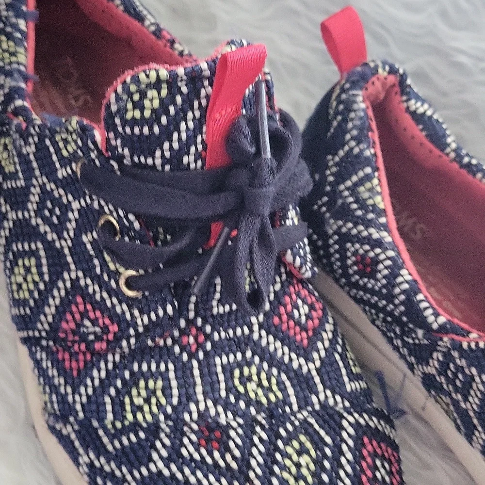 TOMS Del Rey Navy Aztec/ Textured Lace Up Sneakers shoes